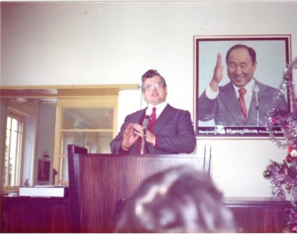 Martin Porter parla ai membri dell IOWC 1976